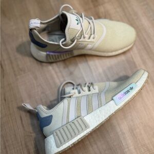 Adidas Sneakers